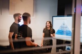 Startseite 42 VAN08478 Verbessert RR scaled 1