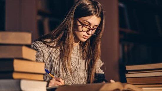 Die Zukunft des akademischen Schreibens: Erfahrungen mit Hausarbeiten und ChatGPT 2 hausarbeit mit chatgpt erfahrungen