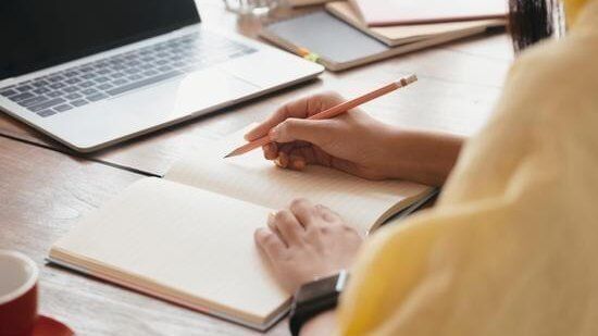 Strukturierung einer literaturbasierten Hausarbeit: Schritt für Schritt zum Erfolg 9 Structure of a literature-based term paper